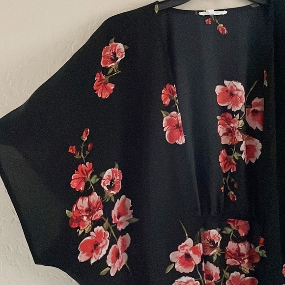 Maurice’s‎ Black Floral Kimono - Picture 4 of 8